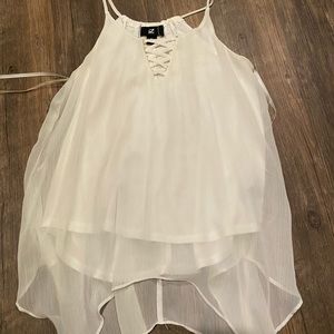 Adorable white dressy top.